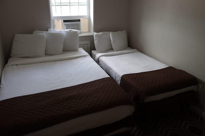 Room 12 of 83