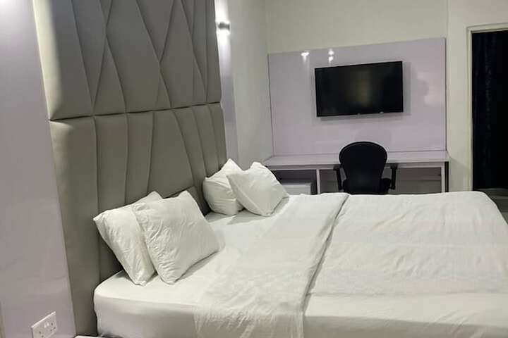 Room 11 of 20