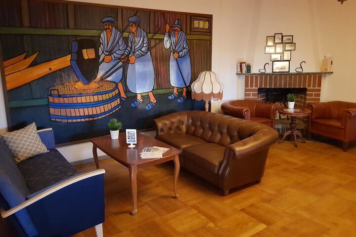Lounge 116 of 176
