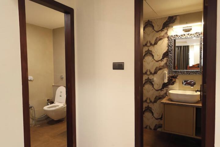 Room 100 of 136
