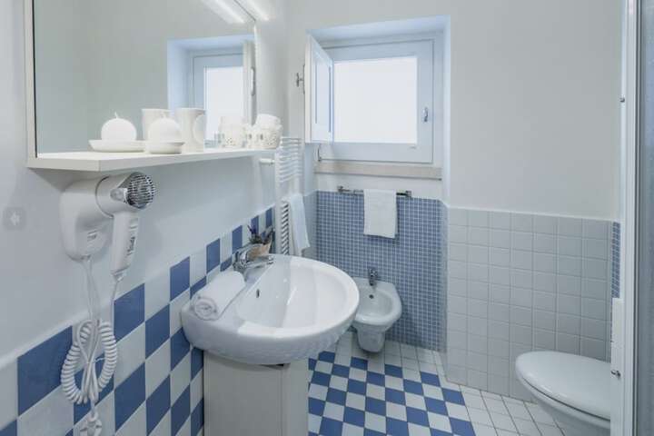 Room 12 of 22