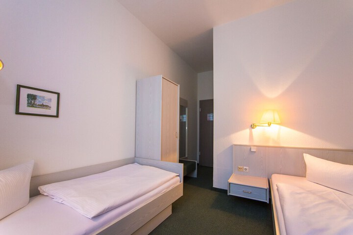 Room 6 of 30