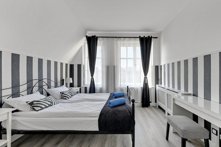Room 2 of 17
