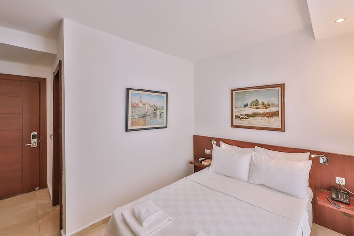Room 17 of 67