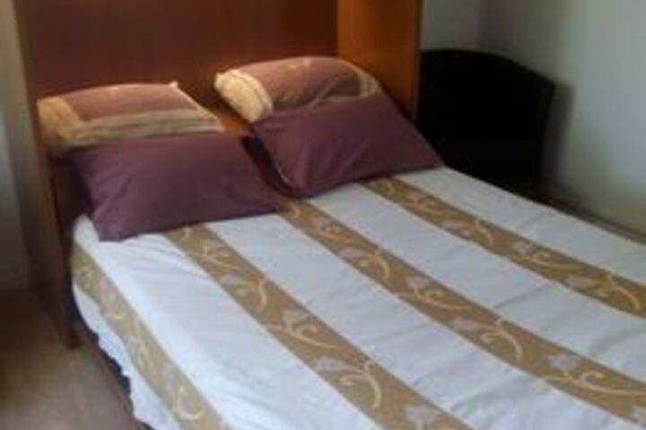 Room 7 of 27