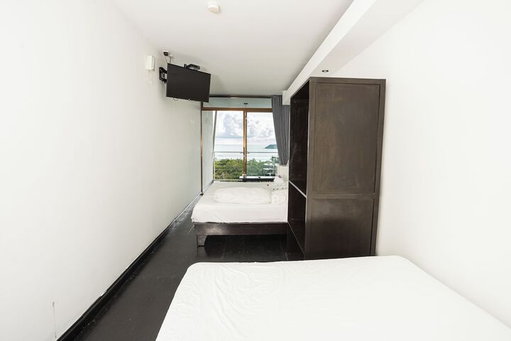 Room 43 of 136