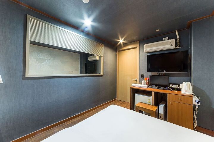 Room 17 of 20
