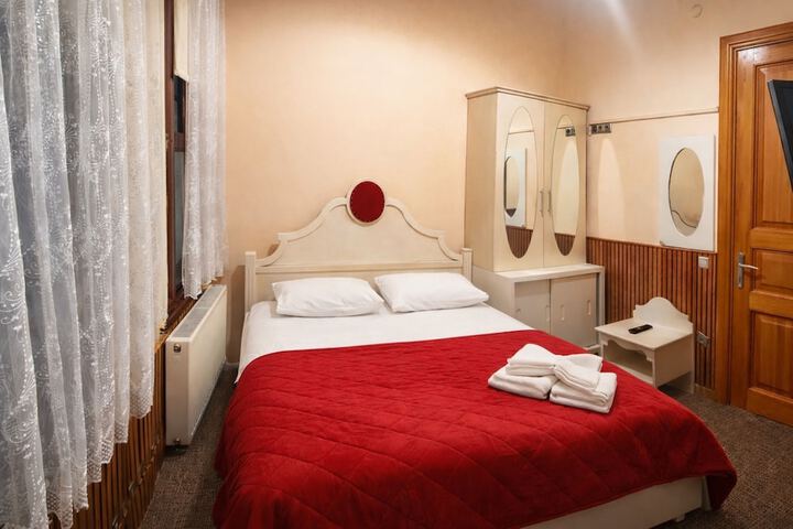 Room 5 of 27