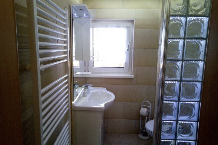 Room 35 of 60