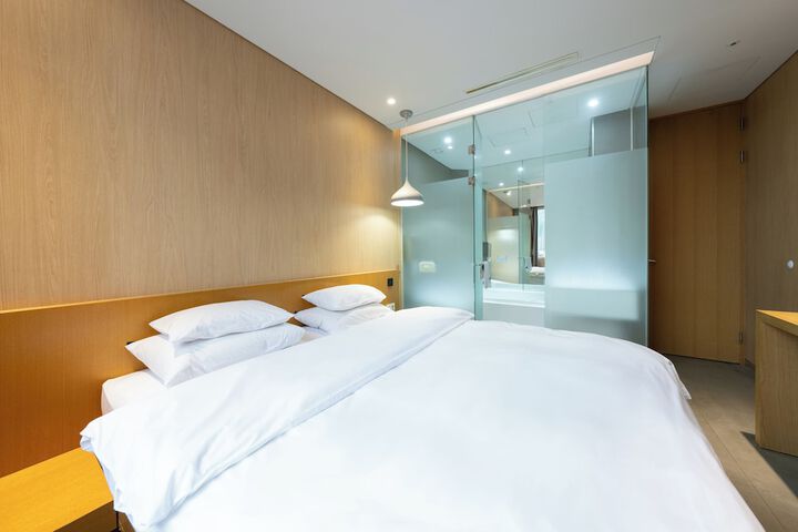 Room 48 of 59