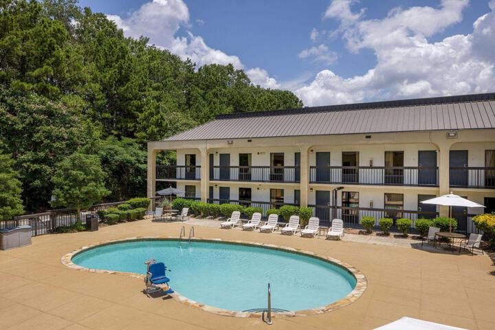 Hotel with Pool