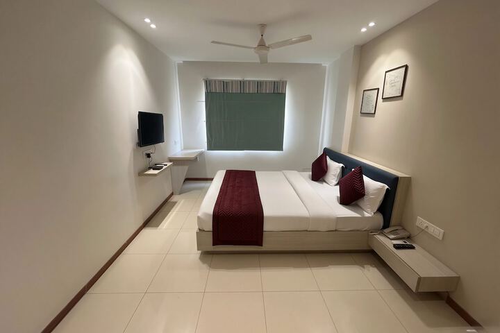 Room 13 of 37