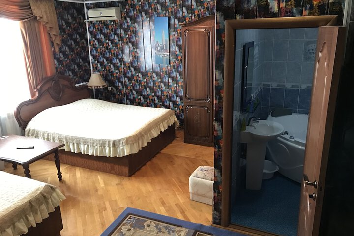 Room 9 of 29