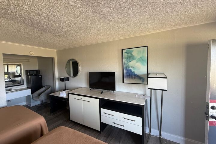Room 4 of 20