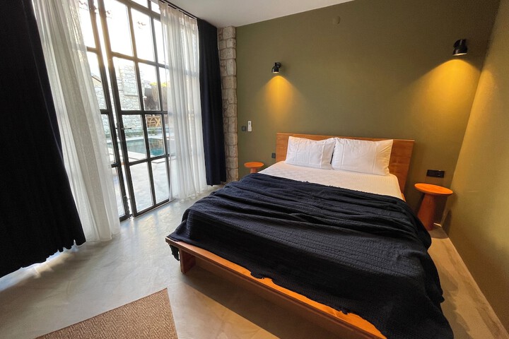 Room 32 of 75