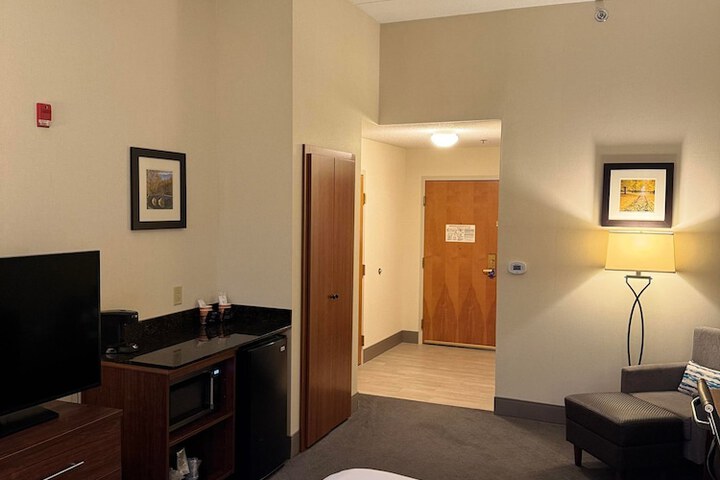 Room 33 of 52