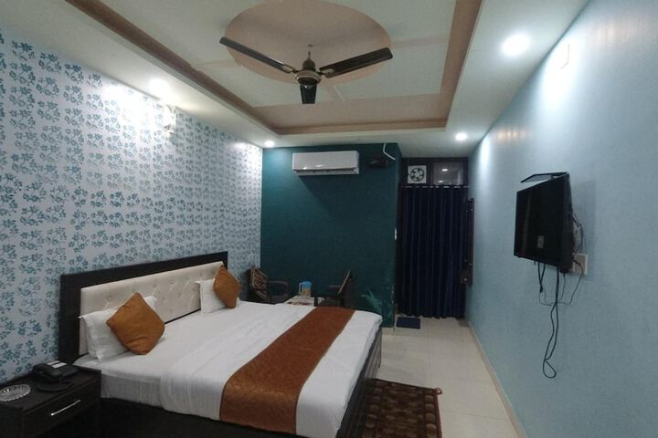 Room 16 of 50