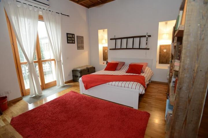 Room 4 of 33