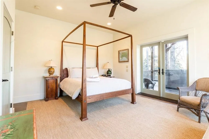 Room 2 of 20