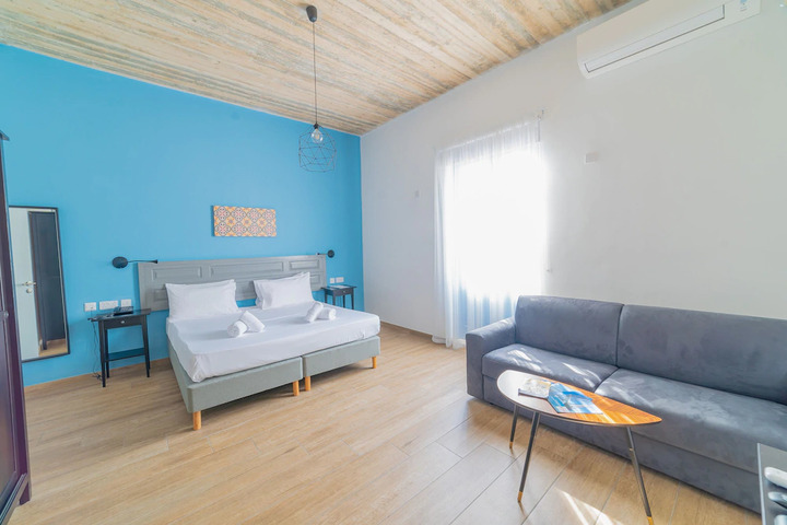 Room 3 of 8