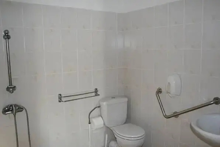 Room 6 of 10