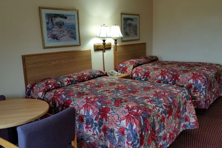 1 King Bed (5 of 9)