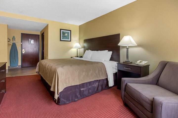 1 King Bed (1 of 12)