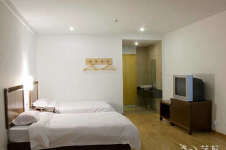 Room 5 of 33