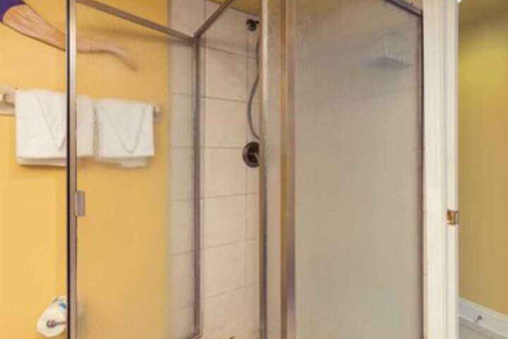 Room 24 of 156