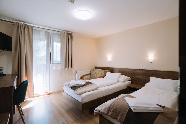 Room 16 of 90
