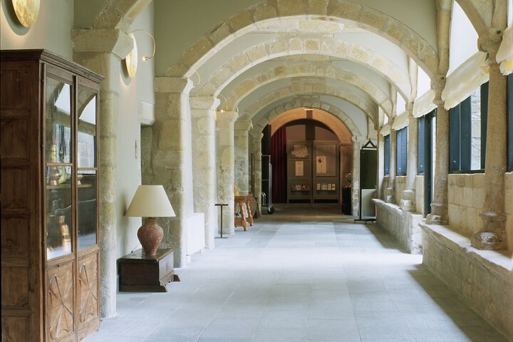 Ballroom/Hall 34 of 41