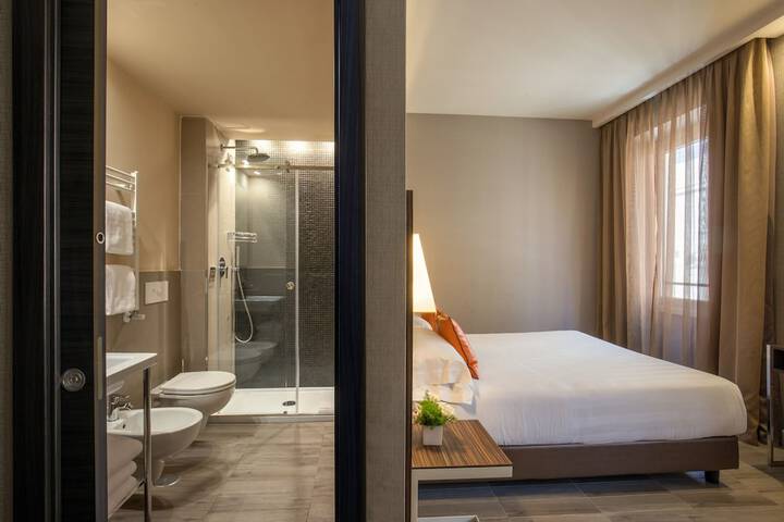 Room 25 of 43