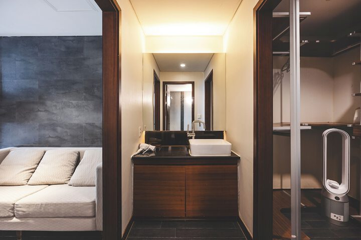 Room 21 of 151