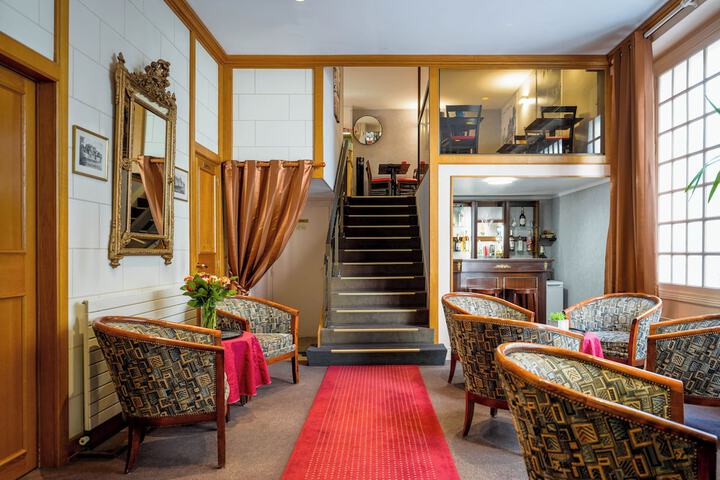 Lounge 46 of 50