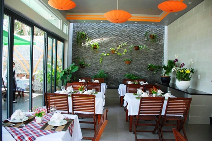 Dining Photos