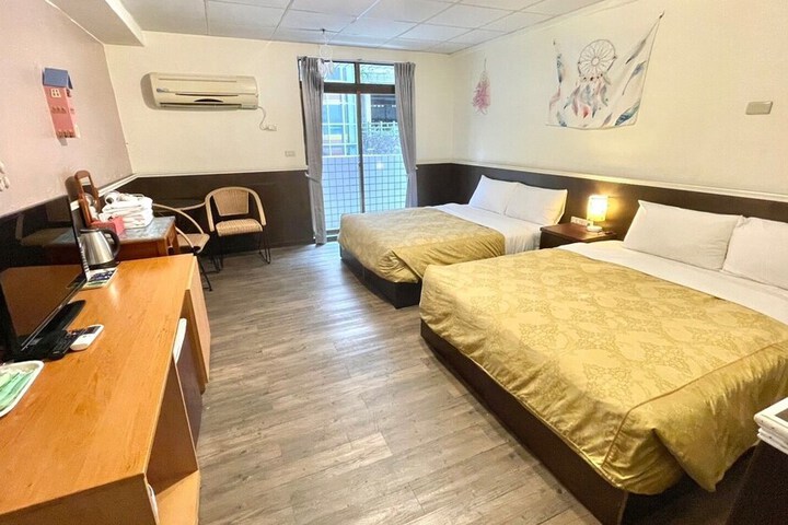 Room 12 of 22