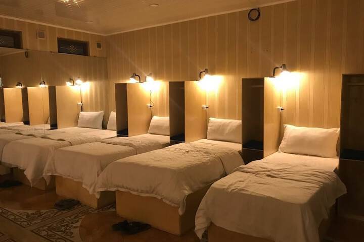 Room 18 of 42