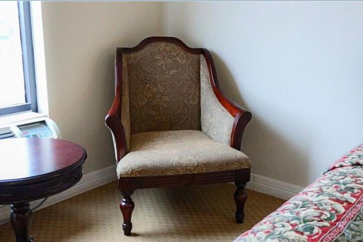 Room 21 of 38