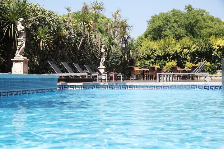 Pool Hotel