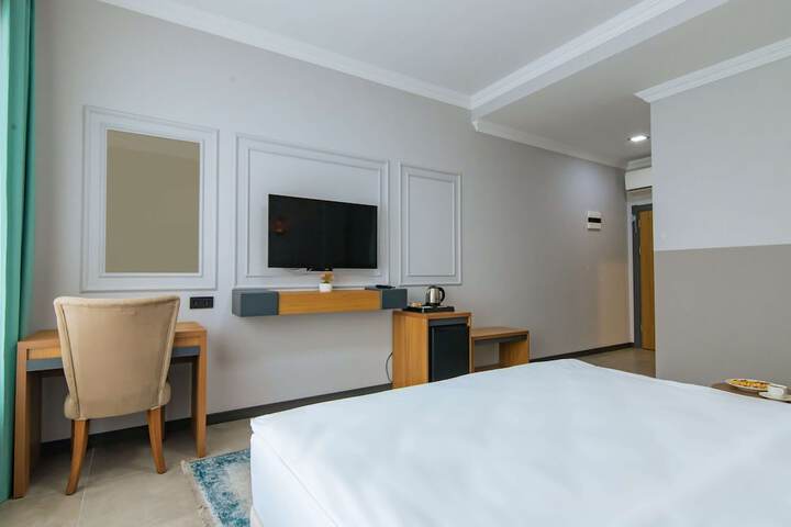 Room 3 of 52