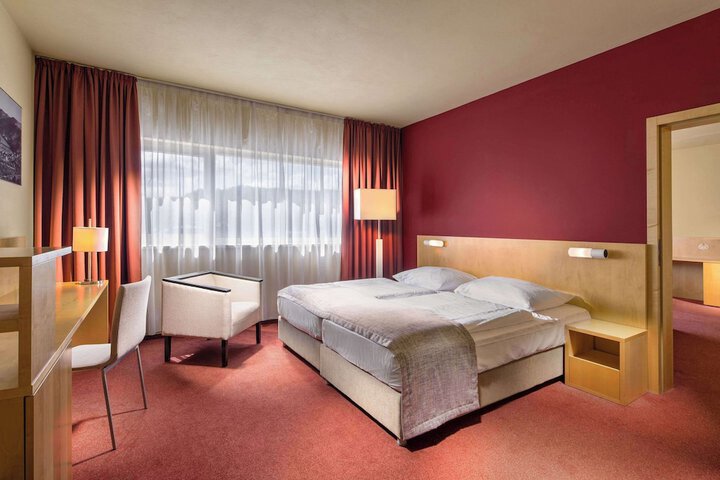 Room 7 of 30