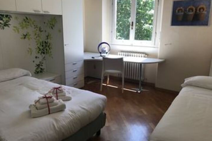 Room 32 of 100