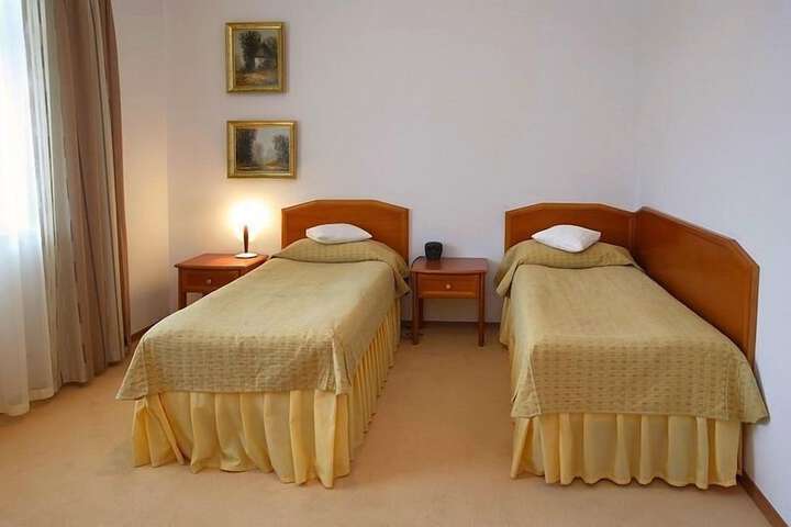 Room 10 of 45