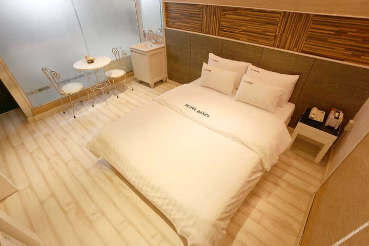 Room 53 of 61