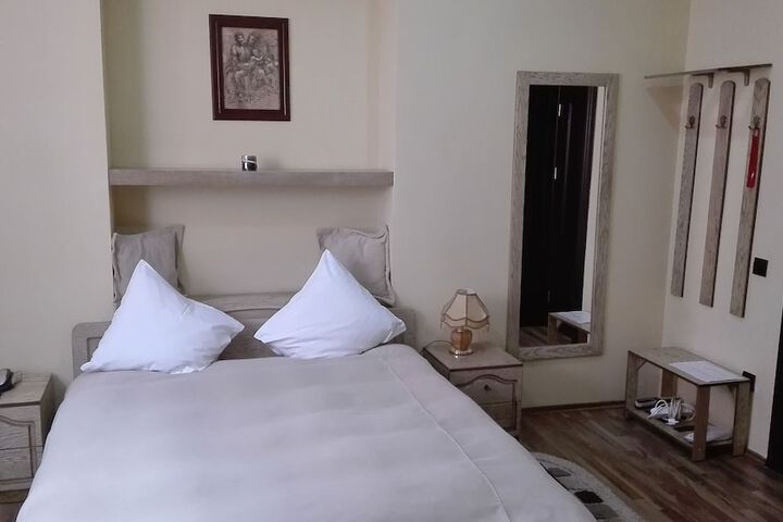 Room 33 of 59