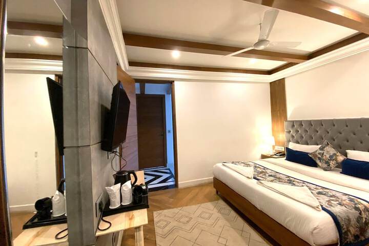 Room 6 of 53