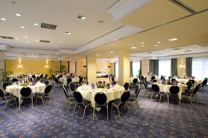 Ballroom/Hall 44 of 52