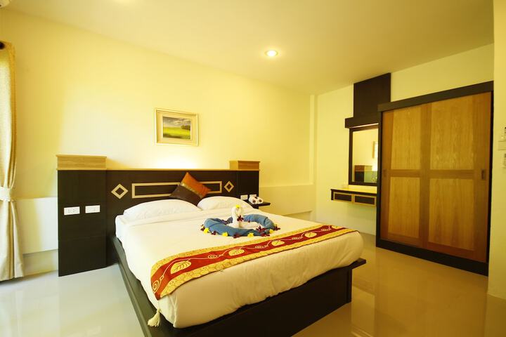 Room 15 of 28