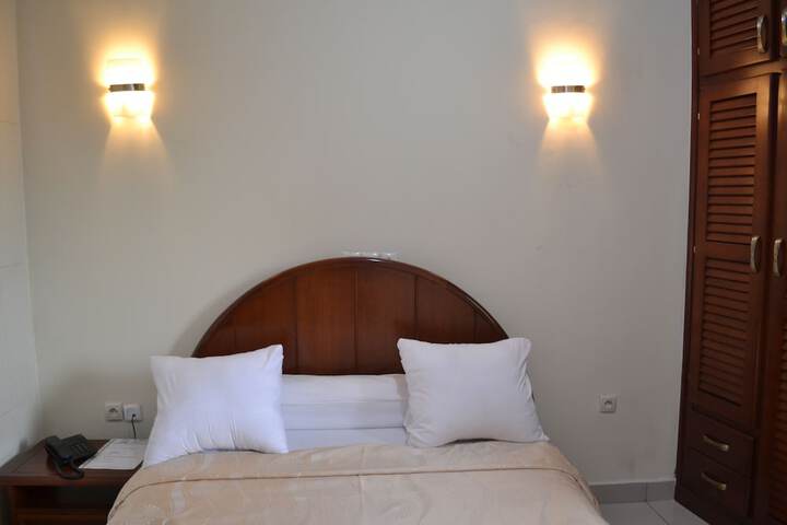Room 6 of 43