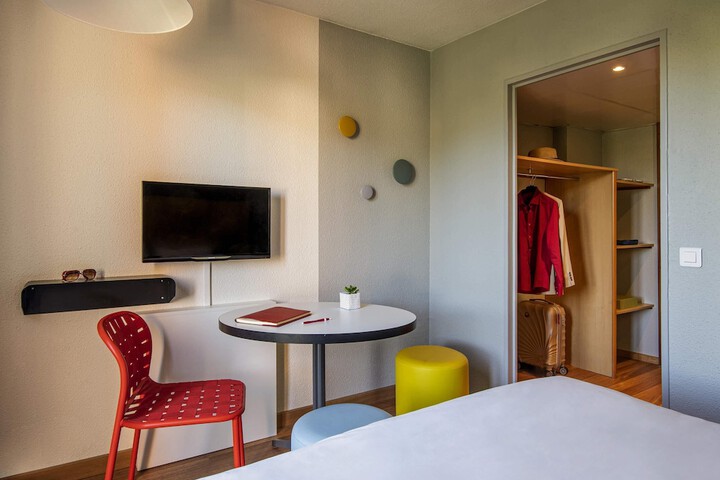 Room 13 of 73